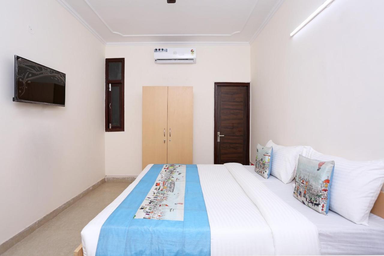 Oyo Dlf Cyber City Near Aravali Biodiversity Park Gurgaon Exteriör bild
