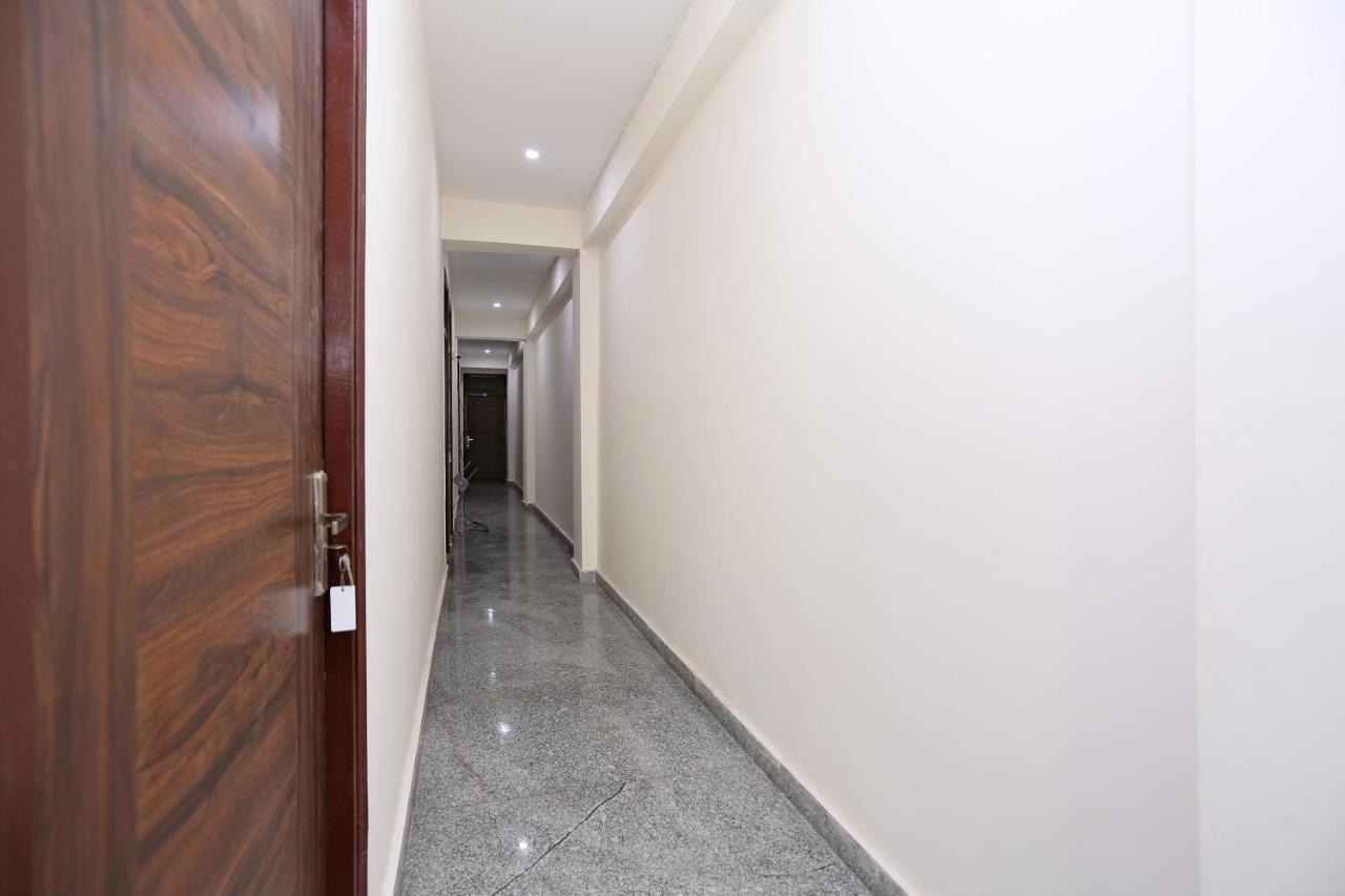Oyo Dlf Cyber City Near Aravali Biodiversity Park Gurgaon Exteriör bild