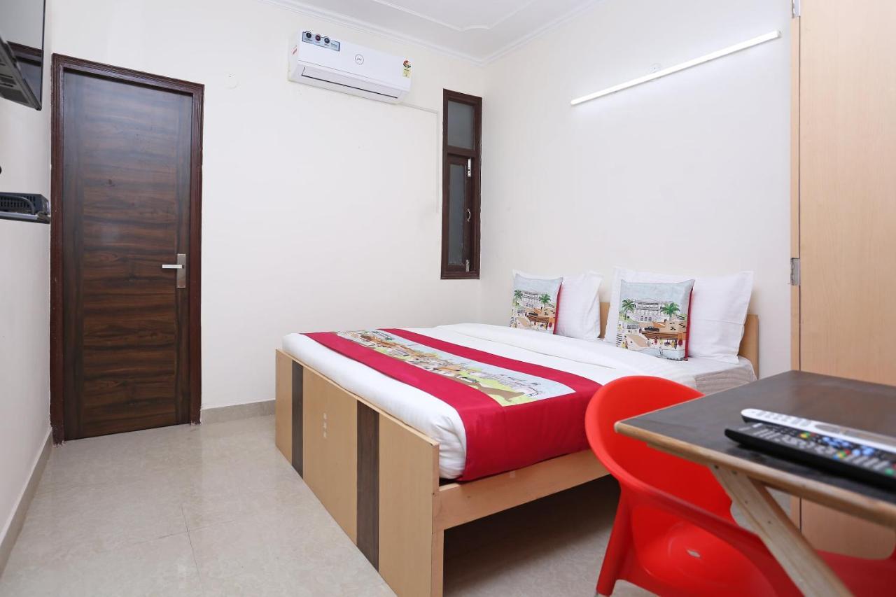 Oyo Dlf Cyber City Near Aravali Biodiversity Park Gurgaon Exteriör bild