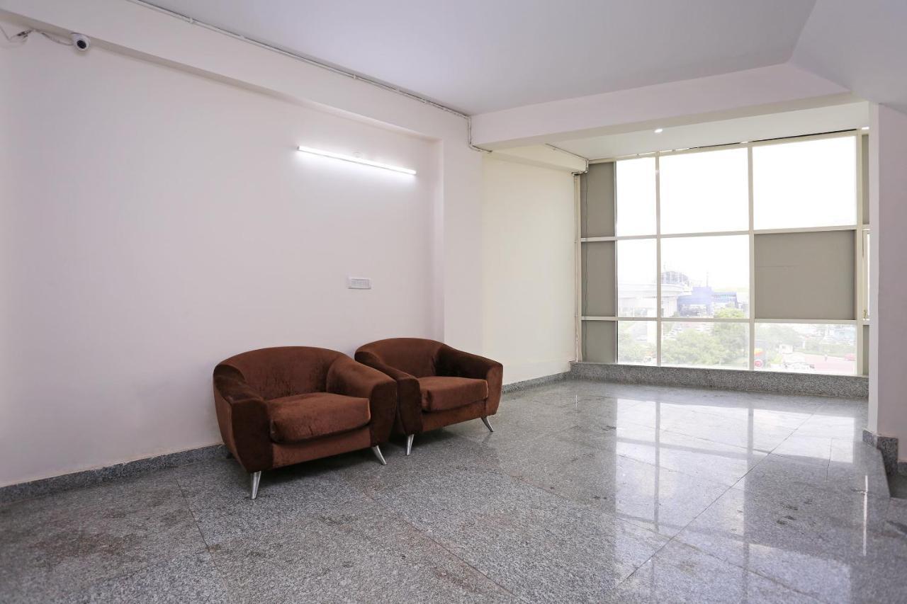 Oyo Dlf Cyber City Near Aravali Biodiversity Park Gurgaon Exteriör bild